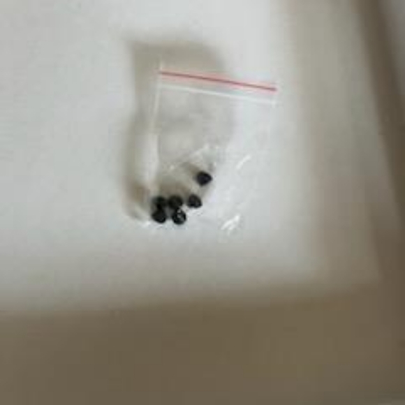 Red bottom - Picture 7 of 9